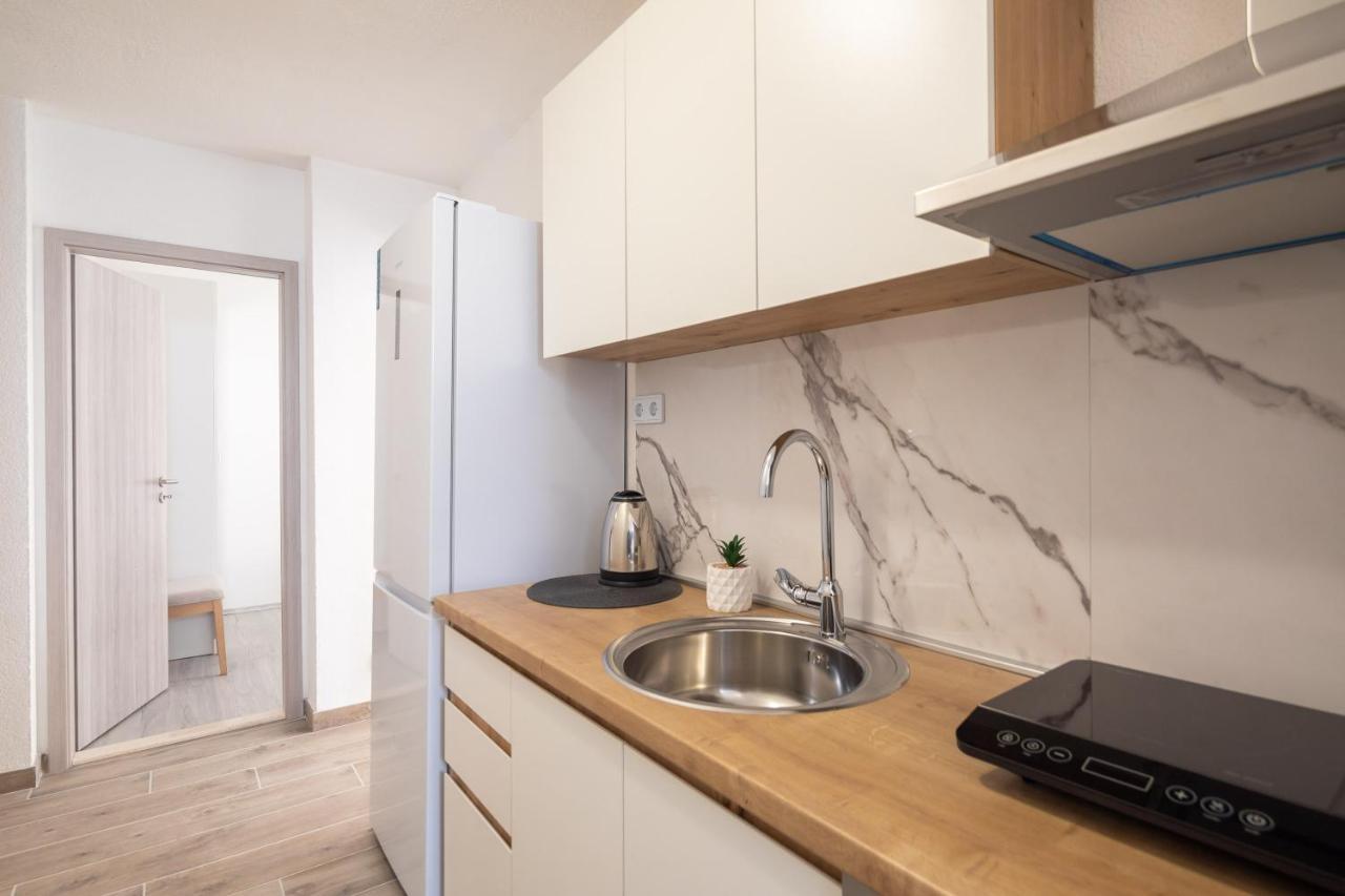 River Park Apartments Омиш Экстерьер фото