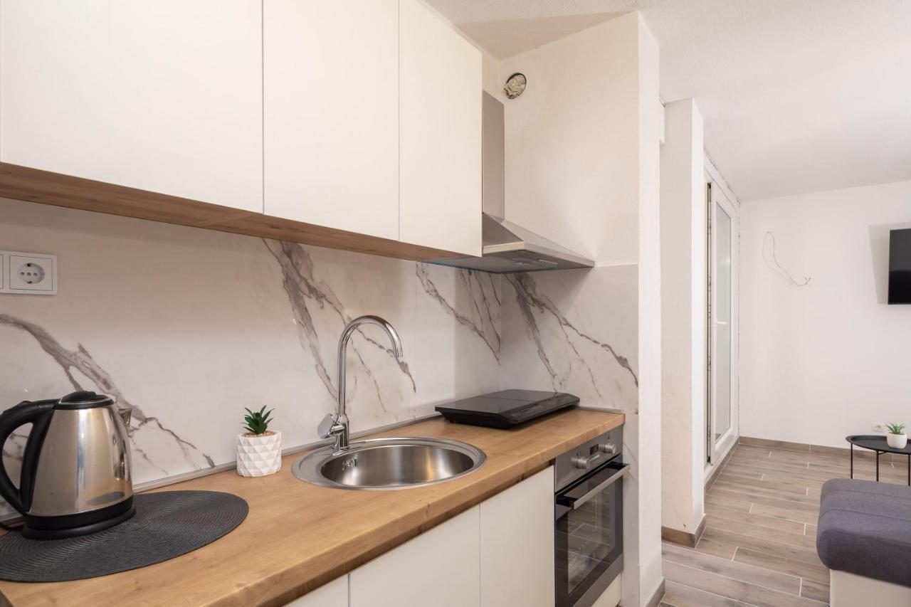 River Park Apartments Омиш Экстерьер фото