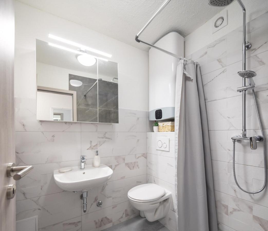 River Park Apartments Омиш Экстерьер фото